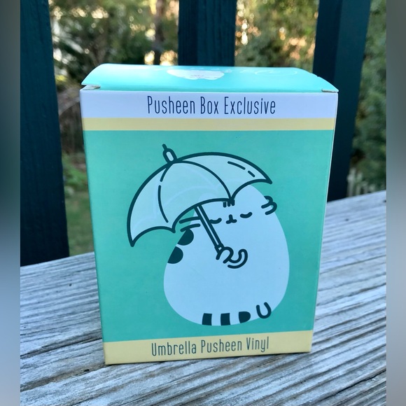 2021 PUSHEEN Cat Umbrella Vinyl Collectible Figure Rainy Day Subscription Box - Picture 7 of 8